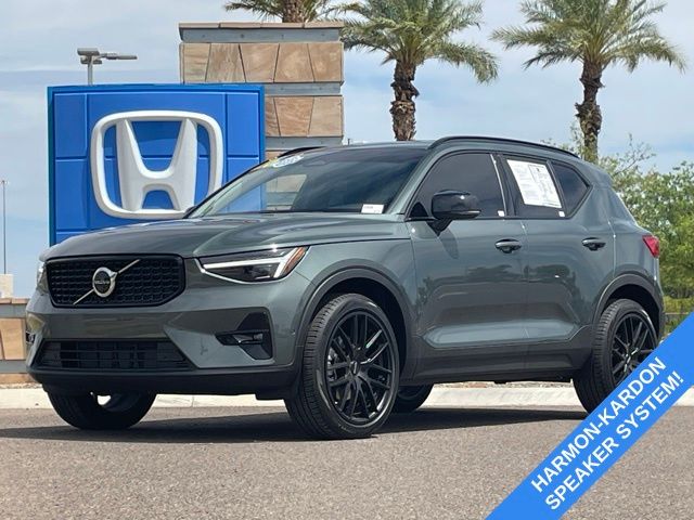 Forest Lake 2026 Volvo XC40 B5 Ultra AWD SUV / Crossover All-Wheel Drive Automatic