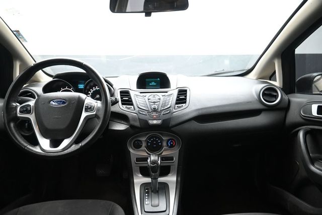 2015 Ford Fiesta SE - 9