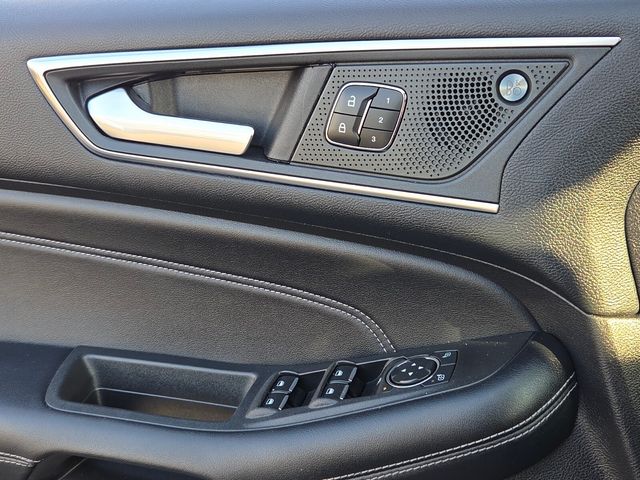 Used 2022 Red Ford Titanium image 27