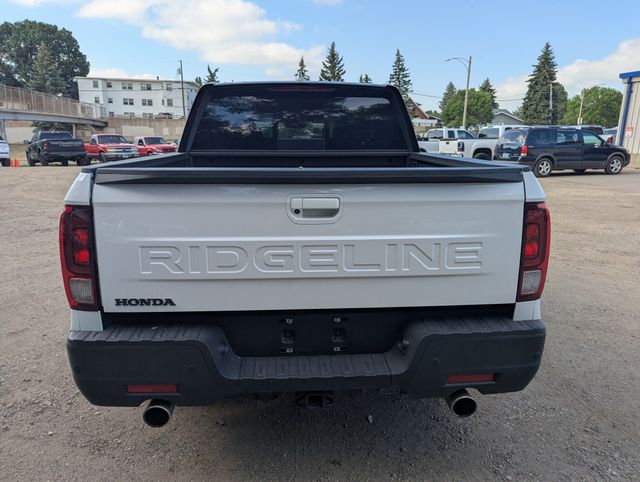 2025 White Honda Ridgeline Black Edition AWD Truck