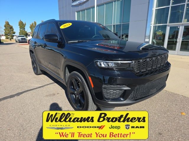 2024 Jeep Grand Cherokee Altitude X - Diamond Black Crystal Pearlcoat exterior view 3