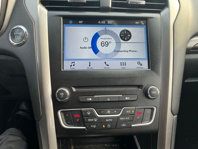 Used 2018 Shadow Black Ford SE image 11