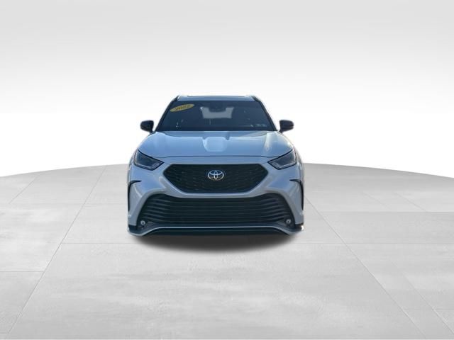 used 2022 Toyota Highlander car, priced at $31,899