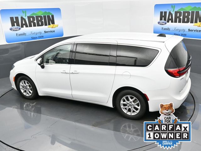 2023 Chrysler Pacifica Touring L photo