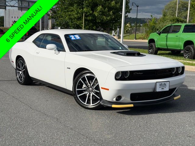 White Knuckle Clearcoat 2023 Dodge Challenger R/T RWD Coupe Rear-Wheel Drive 6-Speed Manual
