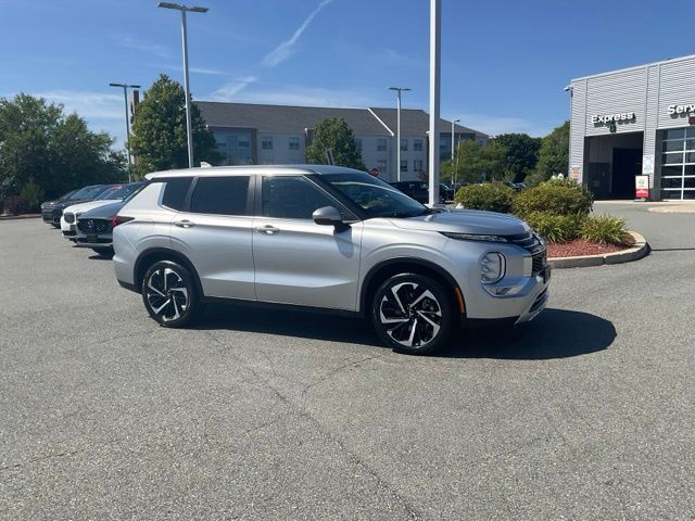 Alloy Silver Metallic 2024 Mitsubishi Outlander SUV / Crossover Front-Wheel Drive Continuously Variable Transmission