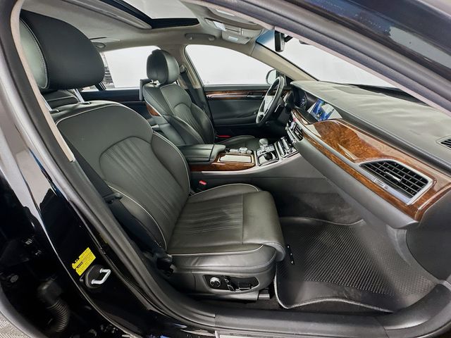 Thumbnail: 2019 Genesis G90 - 31