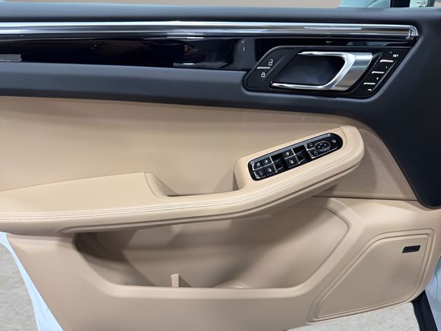 2025 Porsche Macan Base - Photo 9