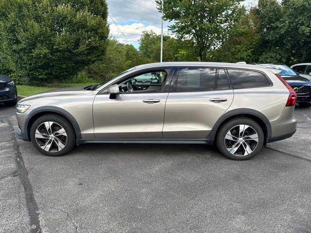 Used 2020  Volvo T5 image 2