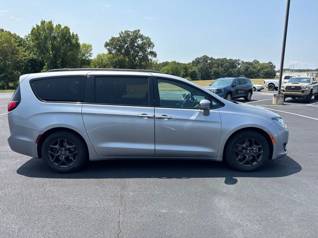 Billet Silver Metallic 2018 Chrysler Pacifica Minivan Front-Wheel Drive 9-Speed Automatic