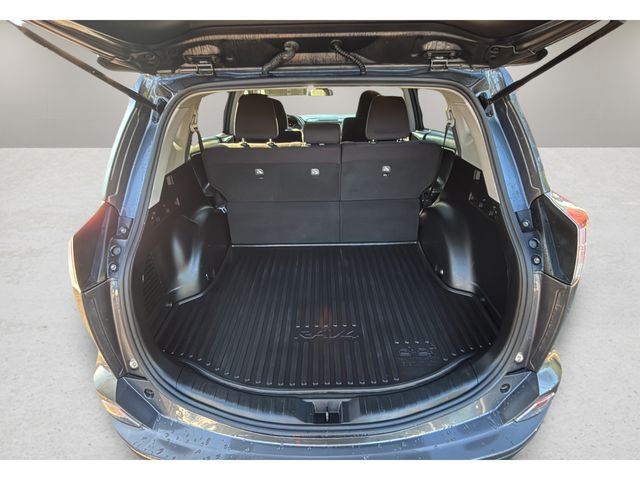 Used 2018 Gray Toyota XLE image 34