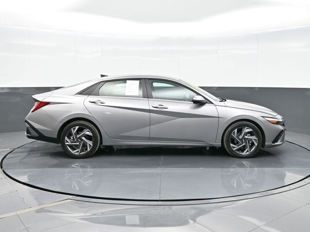 2025 Hyundai Elantra SEL 10