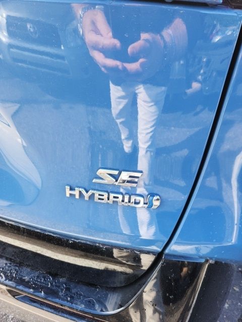 2024 Toyota RAV4 Hybrid SE - Image 5