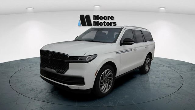 White Metallic 2025 Lincoln Navigator Reserve 4WD SUV / Crossover Four-Wheel Drive Automatic