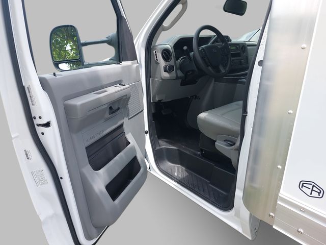 New 2027 White Ford 16' BOX image 17
