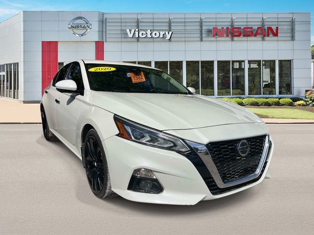 Pearl White 2020 Nissan Altima 2.0 Platinum FWD Sedan Front-Wheel Drive Continuously Variable Transmission