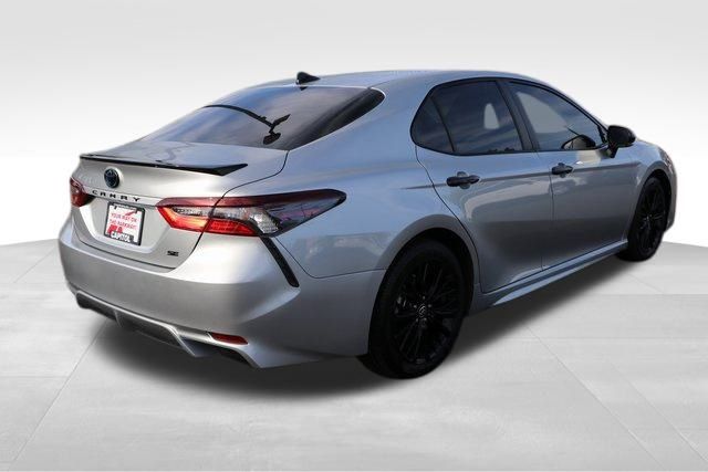 2022 Toyota Camry Hybrid SE 18