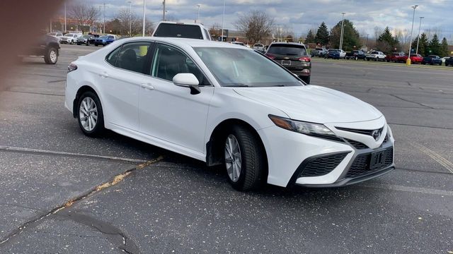 2022 Toyota Camry SE 2