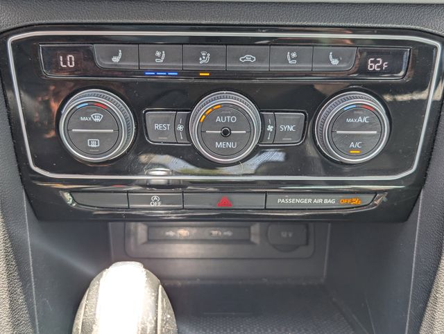 Used 2022  Volkswagen 3.6L V6 SEL Premium R-Line image 22