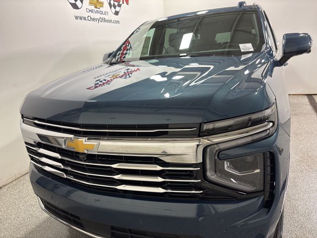 2025 Chevrolet Suburban LT photo