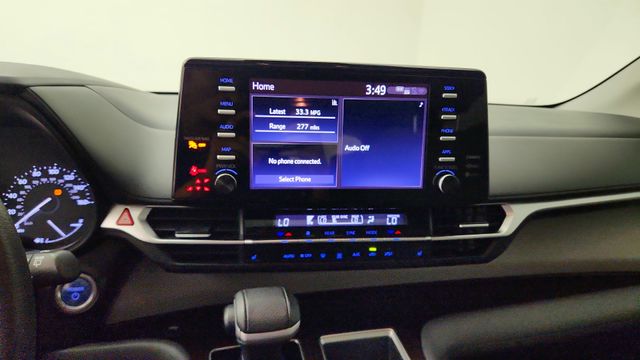 2021 Toyota Sienna XLE White at Community Toyota