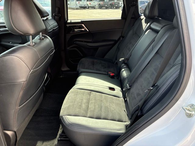 2024 Mitsubishi Outlander SE  at Royal Nissan