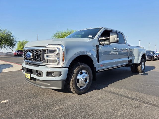 2026 Ford F-350 Super Duty Platinum - Photo 2