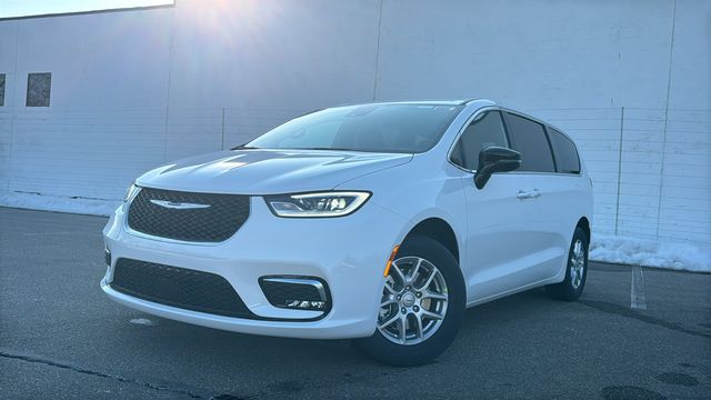 2026 Chrysler Pacifica Select FWD