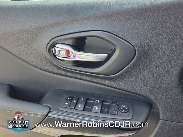 Used 2023 White Jeep Altitude image 32