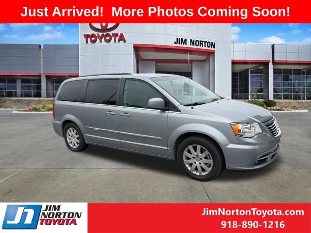 2016 Chrysler Town & Country Touring's photo
