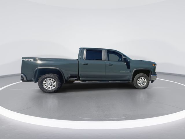 Used 2025 Gray Chevrolet LT image 4