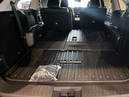 new 2026 Toyota Highlander Hybrid car