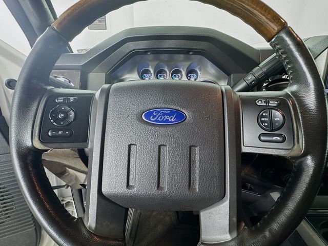 2015 White Platinum Metallic Tri-Coat Ford Super Duty F-250 SRW Platinum 4X4 Truck