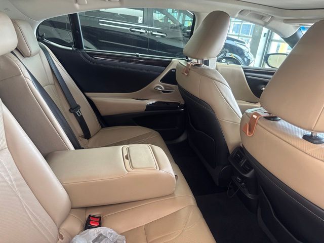 Used 2020 Lexus ES Sedan