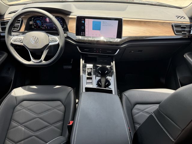 2025 Volkswagen Atlas 2.0T SE w/Technology Black at Gullo Toyota