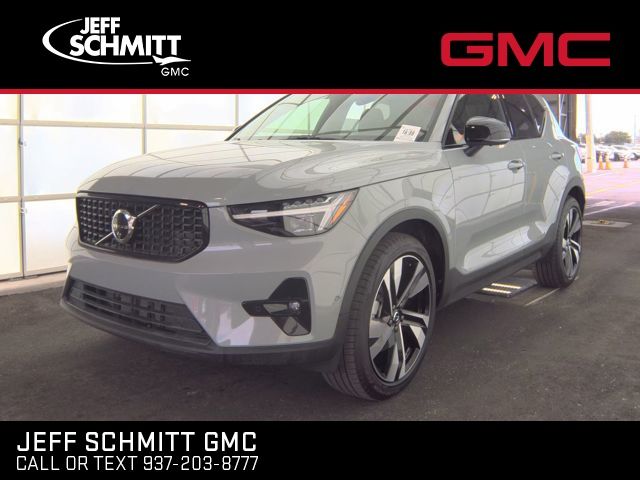 Vapour Gray Metallic 2025 Volvo XC40 SUV / Crossover All-Wheel Drive Automatic