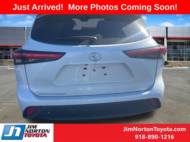 2023 Toyota Highlander L 6