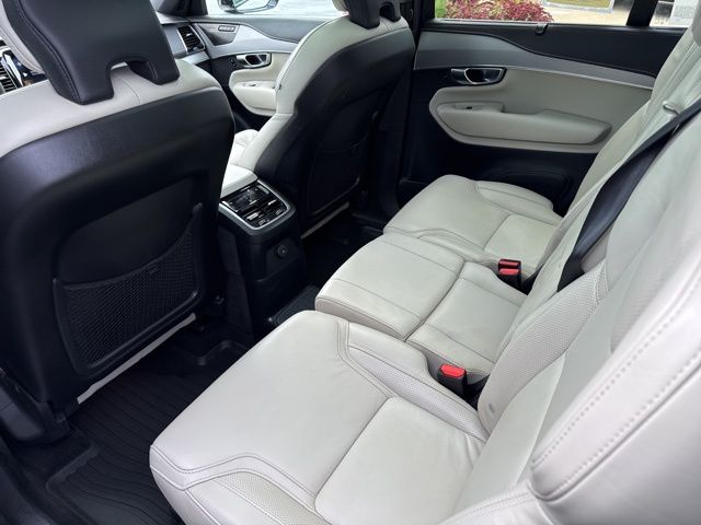 2022 Volvo XC90 Recharge T8 R-Design photo 8