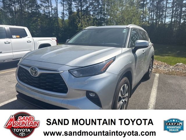 Celestial Silver Metallic 2024 Toyota Highlander XLE AWD SUV / Crossover All-Wheel Drive 8-Speed Automatic