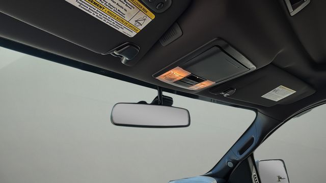Used 2011 White Ford Platinum image 28
