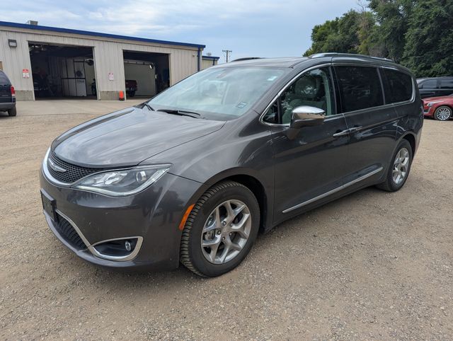 2018 Granite Crystal Metallic Clearcoat Chrysler Pacifica Limited FWD Van