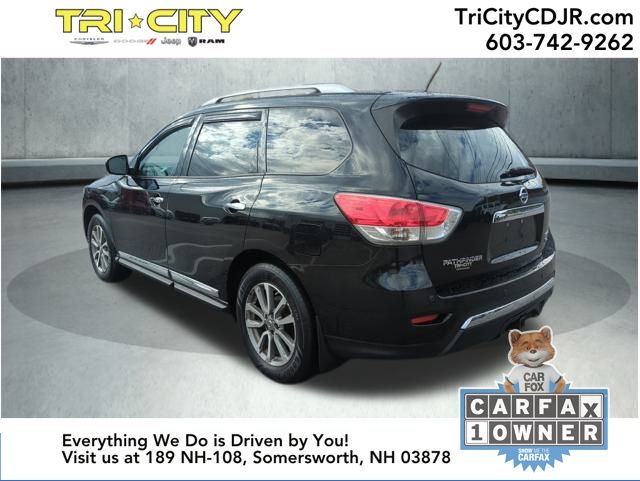 2015 Nissan Pathfinder SL photo 2