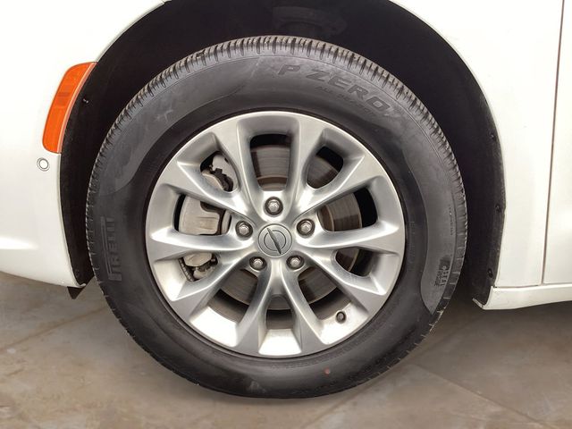 Used Car 2023 Chrysler Pacifica  Touring L For Sale Under $30,000 In San Antonio, Texas