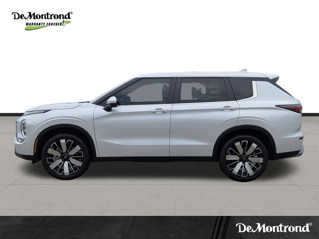 2025 Mitsubishi Outlander SE White at North Houston Mitsubishi