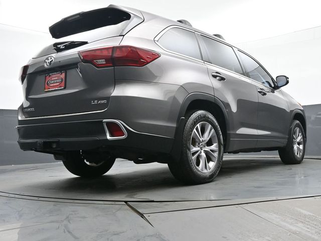 2016 Toyota Highlander LE Plus V6 31