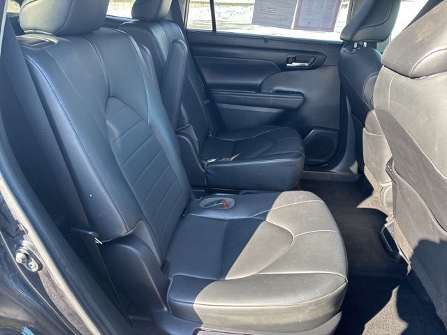 used 2021 Toyota Highlander car, priced at $28,899