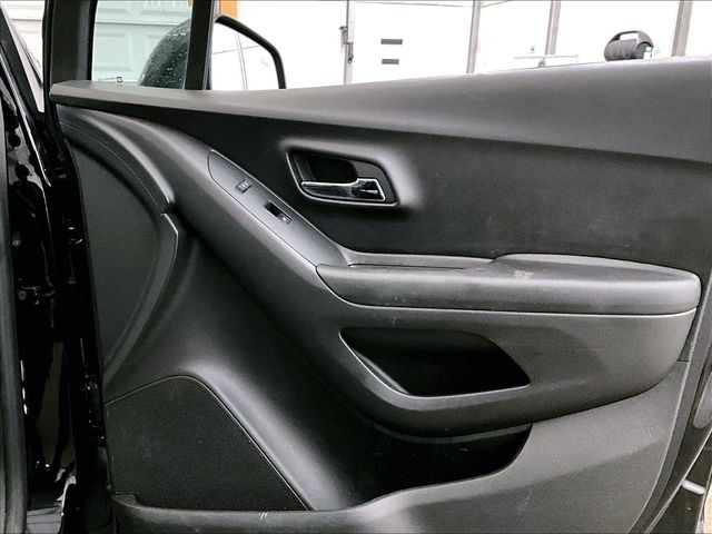 2022 Chevrolet Trax LT Black at South Hills Kia