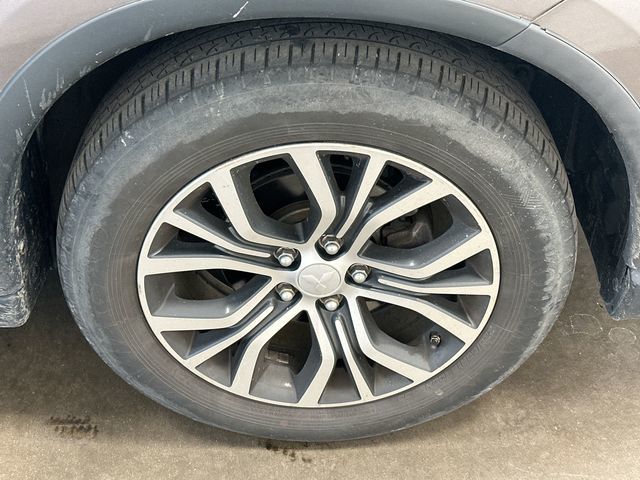 2018 Mitsubishi Outlander SE  at Subaru and VW of Moon Township