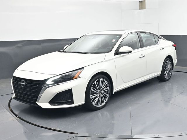 Pearl White Tricoat 2023 Nissan Altima Sedan All-Wheel Drive Continuously Variable Transmission