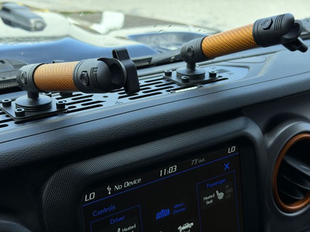 Used 2020 Black Jeep Mojave image 27